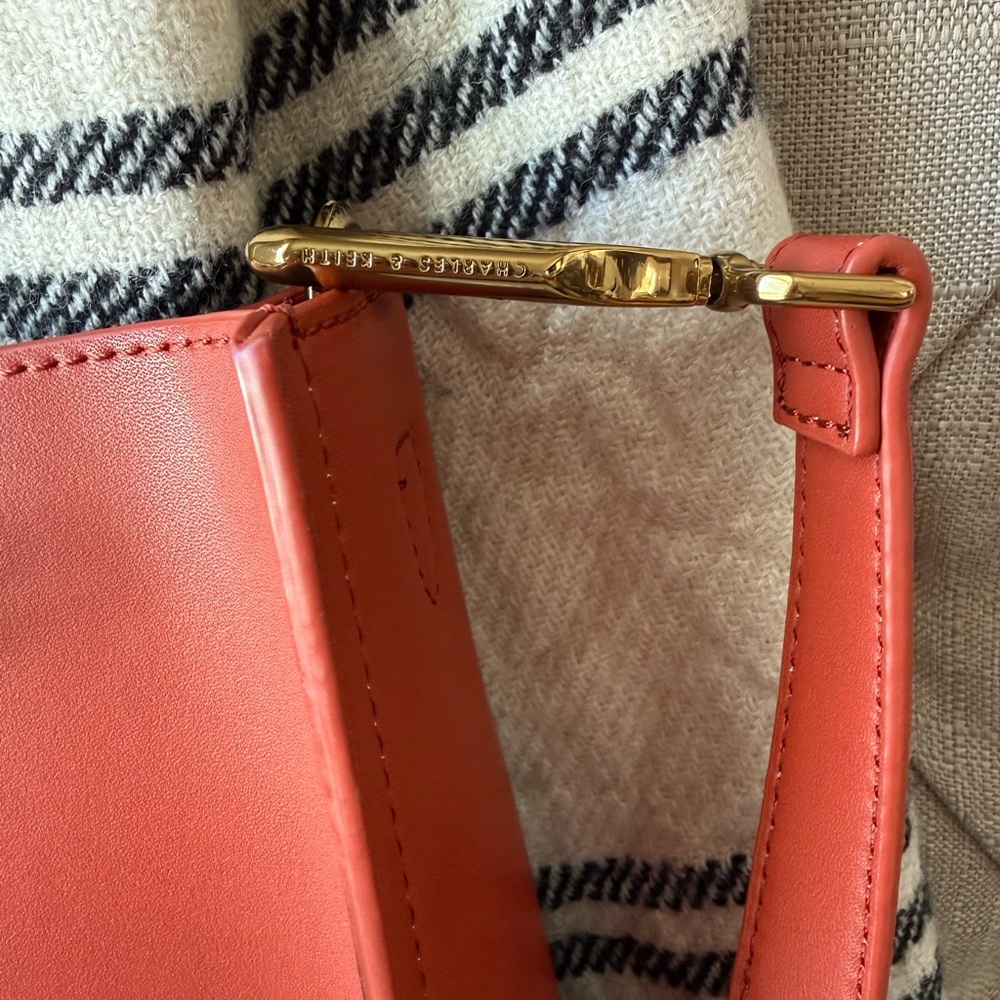 🆕 Charles & Keith Curved Edge‎ Tote Bag Burnt Orange Handbag - Picture 4 of 13